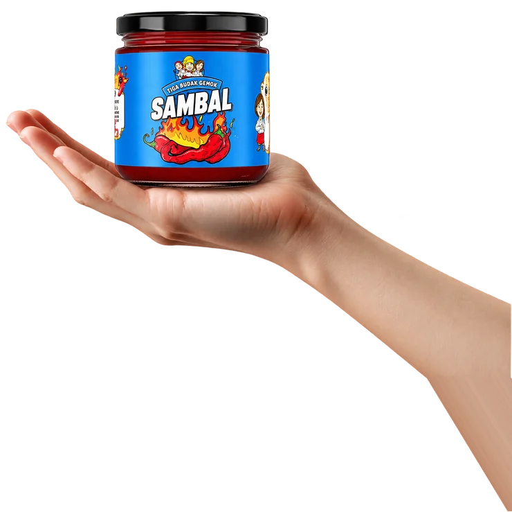 Tangan memegang Sambal TBG dalam balang